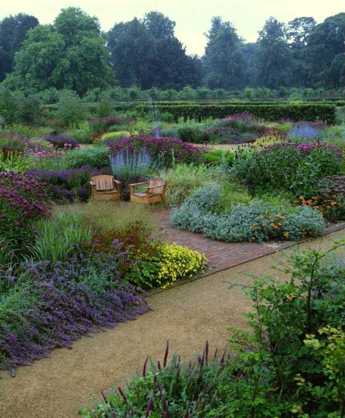 oudolf χρωματιστά αγριολούλουδα και αρωματικά φυτά σε κηπάκια