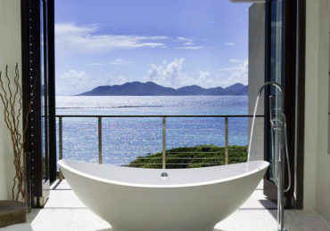 μπανιερα θεα θαλασσα