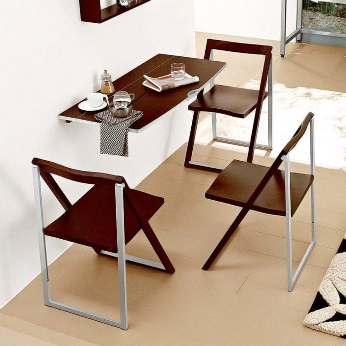 αναδιπλούμενο τραπέζι για τρεις που καταλαμβάνει ελάχιστο χώρο