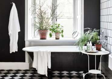 ασπρομαυρα πλακακια μπανιου σκακιερα