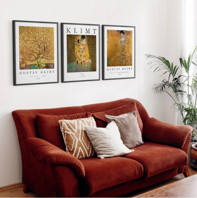 gallery wall ποστερς posters ποστερ σετ sticky σκανδιναβικο στυλ διακοσμηση σαλονι υπνοδωματιο κρεβατοκαμαρα τραπεζαρια τοιχος χρυσο κλιμτ klimt