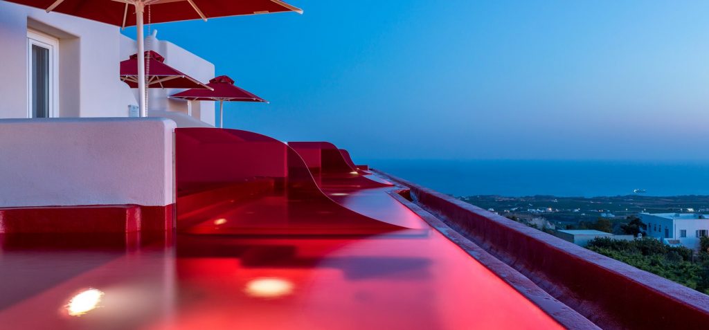 κοκκινη πισινα