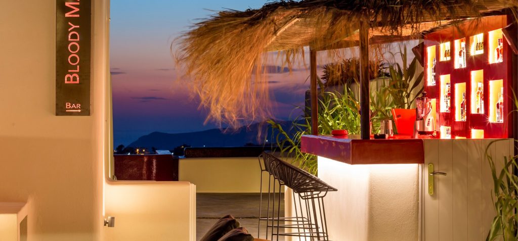 κοκκινη πισινα