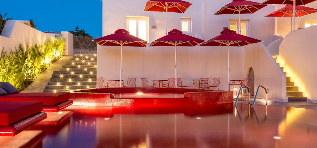 κοκκινη πισινα