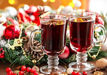 φτιαξε ζεστο εορταστικο κρασι οδηγιες συνταγη κοκκινο κρυωμα αυστρια