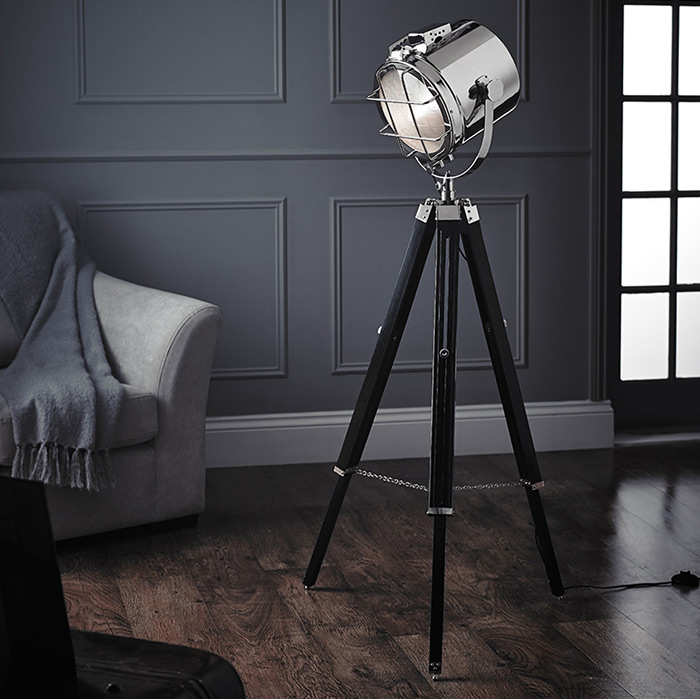 τριποδο φωτιστικο