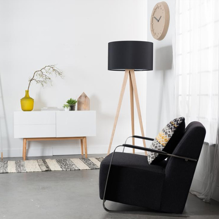 τριποδο φωτιστικο