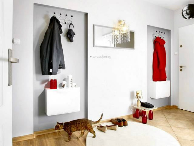 Αυτός είναι ο λιγότερος ευφάνταστος τρόπος διακόσμησης. Αλλά η στρογγυλή βάση δίνει στυλ.