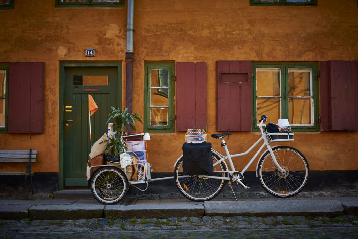 Παλιό κτήριο, ρετρό ποδήλατο. Seems legit!