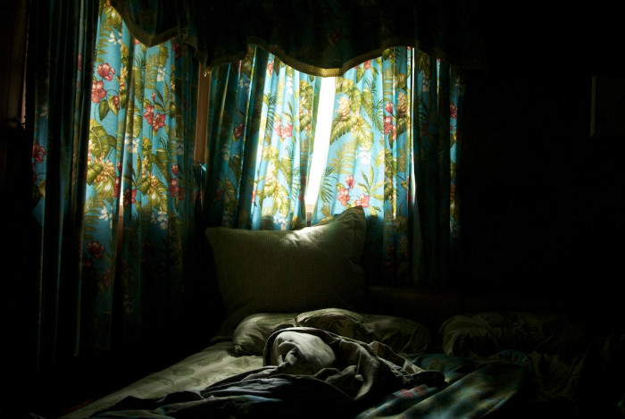 Σταμάτα να ζεις στα σκοτάδια σαν τον βρυκόλακα!