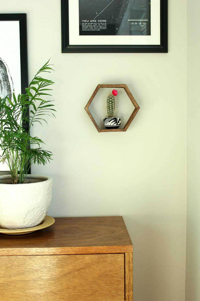 Το γεγονός ότι είναι σούπερ ελαφρύ μην σε τρομάζει. Κάνε τις δοκιμές σου, χρησιμοποιήσε καλή κόλλα και το κόστος είναι τόσο αστείο ώστε μπορείς να πειραματιστείς άφοβα.