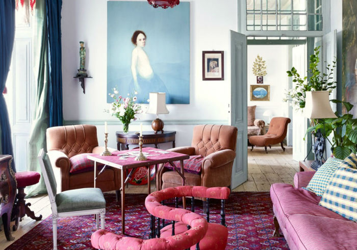 Δύο οικογένειες χρωμάτων με πολλές διαφορετικές αποχρώσεις στο ίδιο σαλόνι.