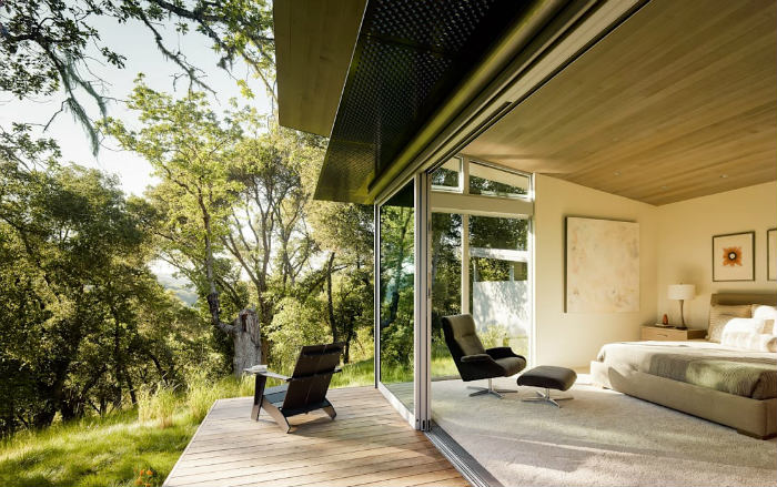 Κρεβατοκάμαρα και βεράντα