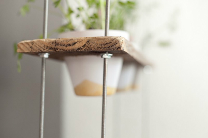 Στερέωσε τα ράφια με ροδέλα και παξιμάδι.