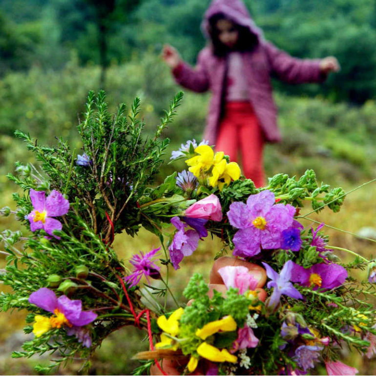 στεφάνι πρωτομαγιάς κατασκευή χειροποίητα στεφάνια