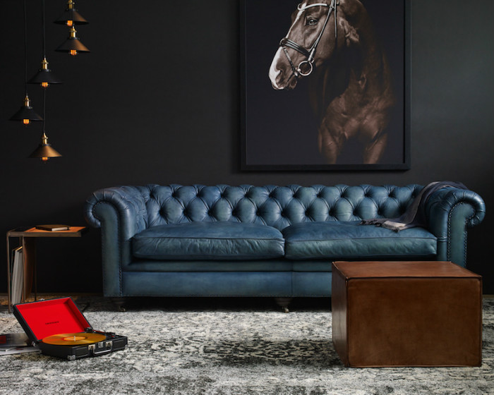 σκούρο σαλόνι