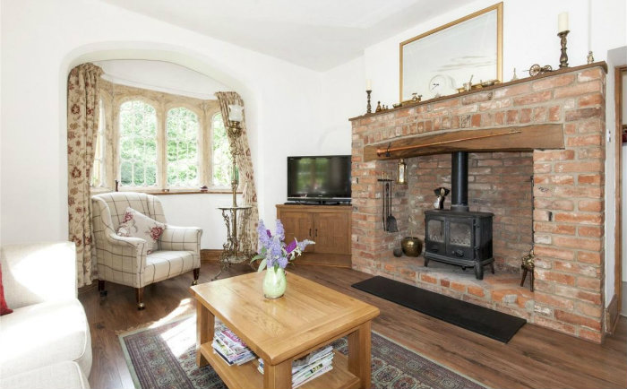 στόφα χιτοσίδηρου μέσα στο τζάκι