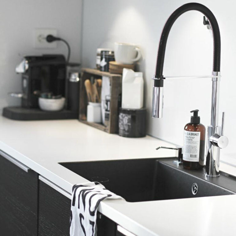 μαυρος νεροχυτης