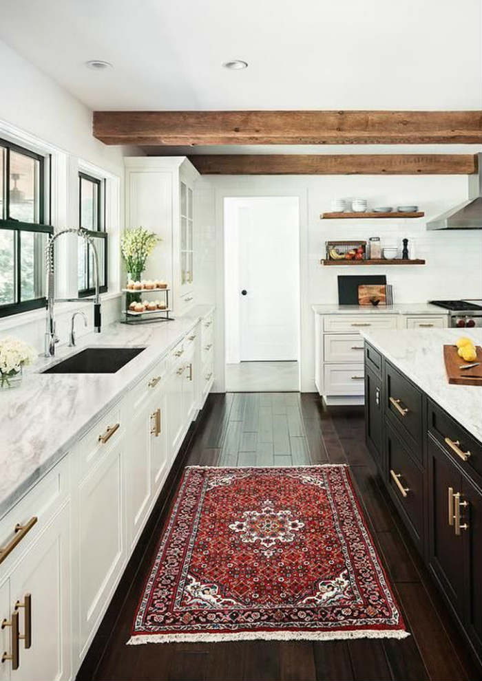 δοκάρια μάρμαρο και μαύρος νιπτήρας