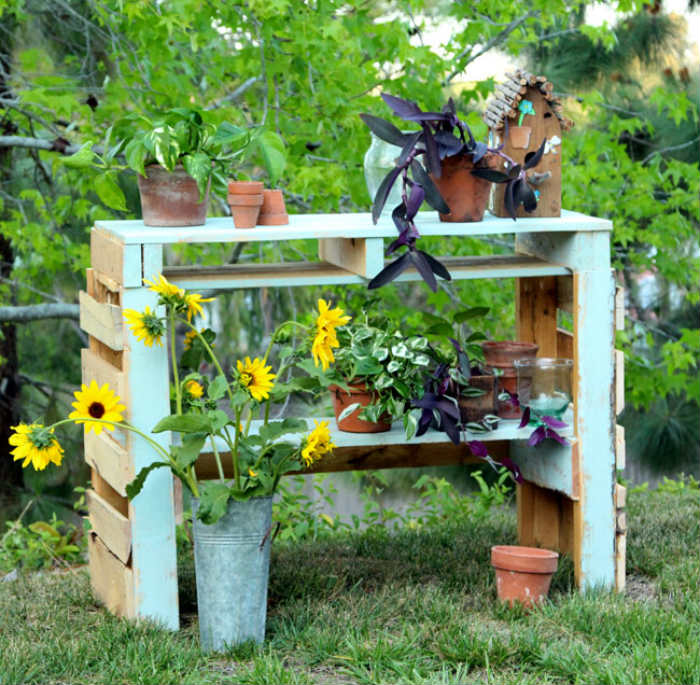 εύκολη DIY κονσόλα για γλάστρες