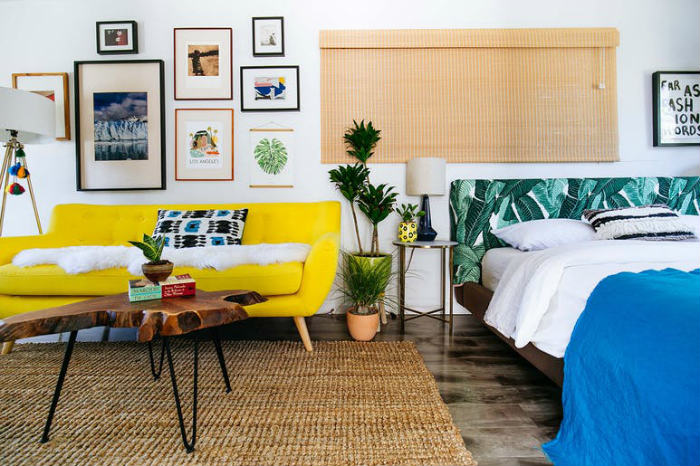 κίτρινος καναπές