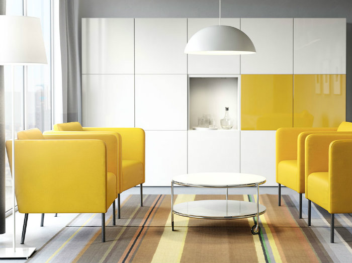 μινιμαλιστικός χώρος σε άσπρο και κίτρινο