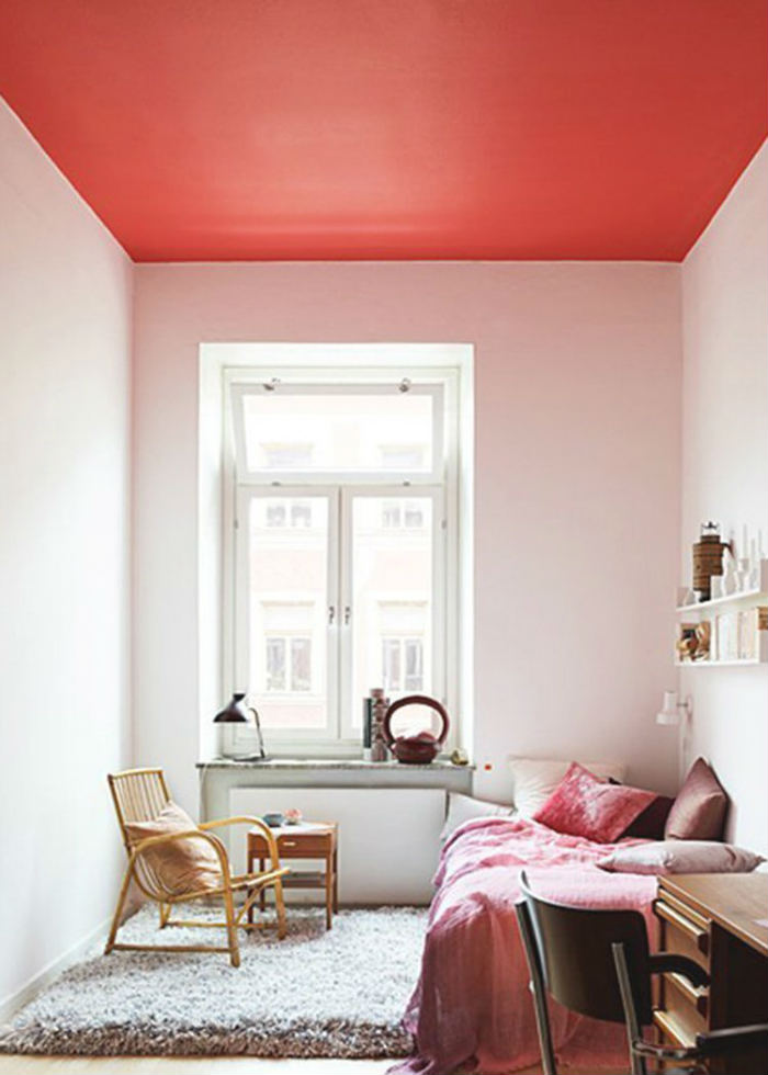 πορτοκαλί βαμμένο ταβάνι