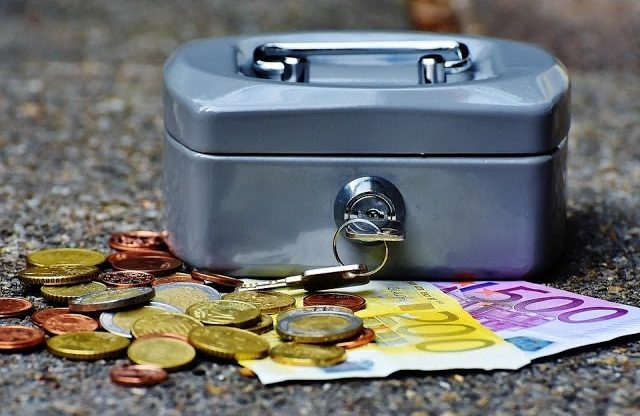 μεταλλικό κουτί χρηματα