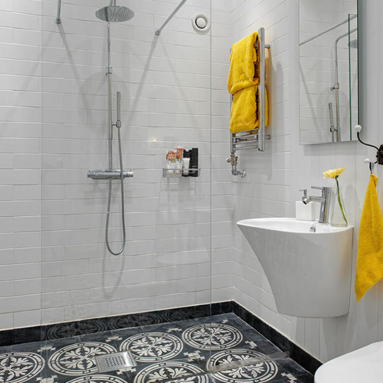 μικρο μπανιο χωρις παραθυρο ιδεες λυσεις υγρασια