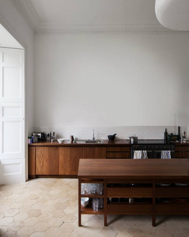 κουζίνα με εξάγωνα πλακάκια