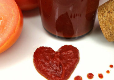 αφαίρεση λεκέ ντομάτας