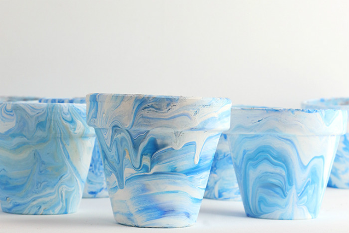 γλάστρες βαμμένες σαν μάρμαρο