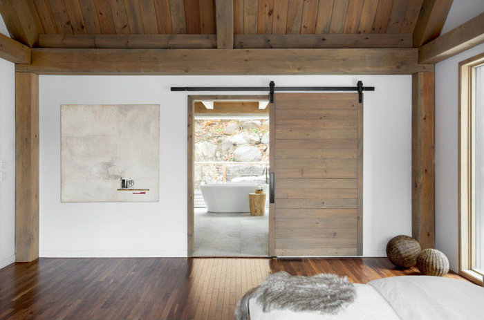 διακοσμητική συνέχεια ίδιο ξύλο με δοκάρια και ταβάνι