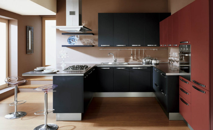 η μπάζα κάτω από τα ντουλάπια μπορεί να αποδειχτεί τέλεια κρυψώνα