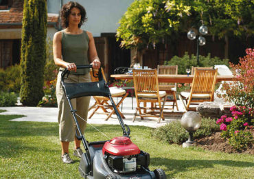 κουρεύω γκαζόν μηχανή γκαζόν