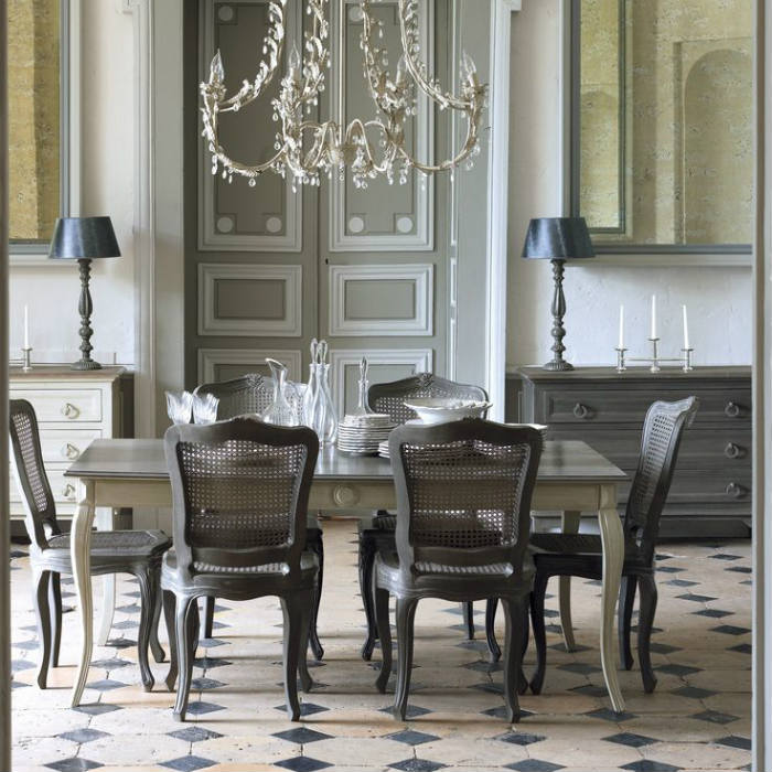 με έμφαση στην παράδοση καρέκλες με πόδια λιονταριού