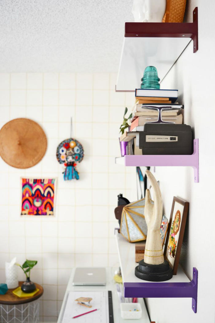 βαμμένα στηρίγματα ραφιού