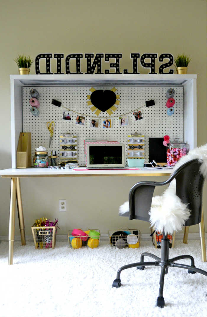 χρυσό πλαίσιο γραφείου με λευκό καπάκι