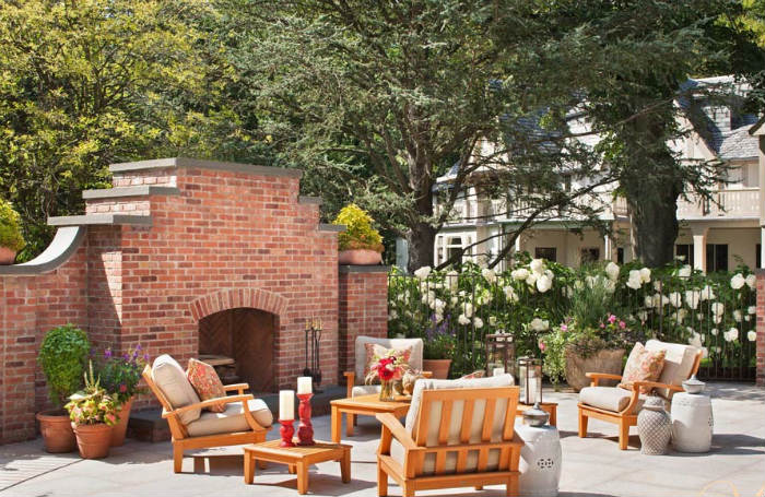 χτιστό bbq απο τούβλα