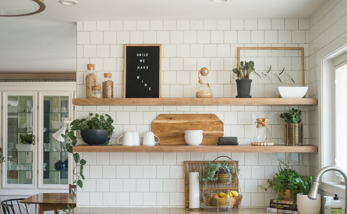 ράφια κουζίνας για σκανδιναβική και rustic διακόσμηση