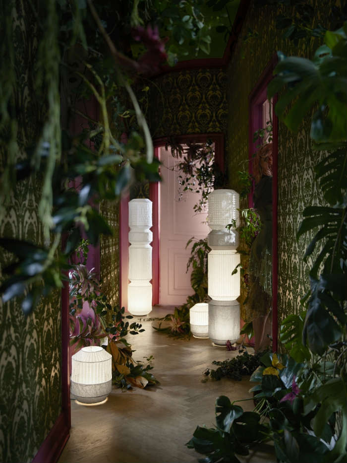 Επιδαπέδιο και επιτραπέζιο φωτιστικό MAJORNA αναμένονται.