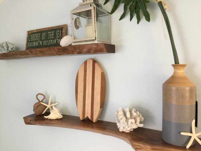 Ακανόνιστα ράφια καρυδιάς