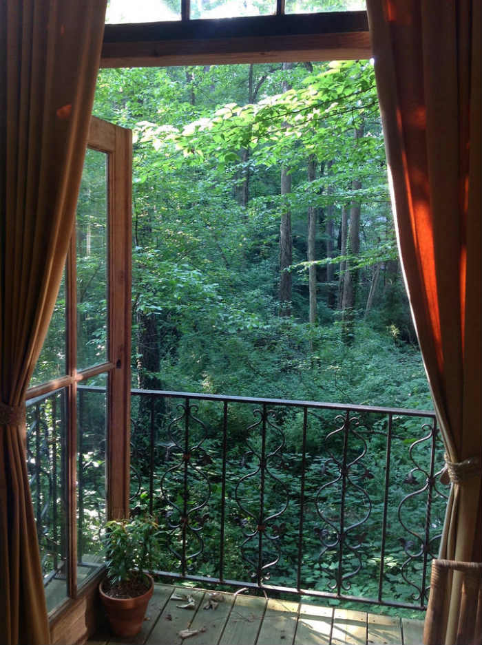 Η θέα από το μπαλκόνι