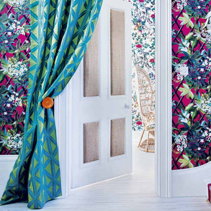 κουρτίνα και ταπετσαρία