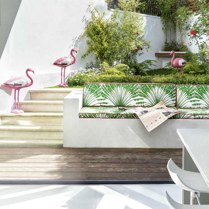 φλαμίνγκο και φοινικόφυλλα