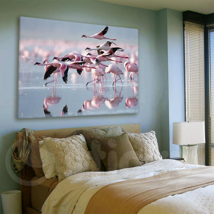 Μεγάλος πίνακας που αποτελεί το επίκεντρο του δωματίου!