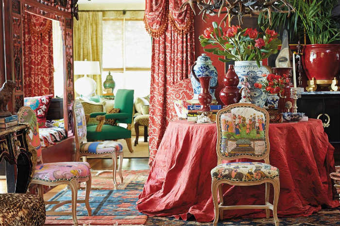 Διακόσμηση πλούσια σε μοτίβα, υφή και αντικείμενα