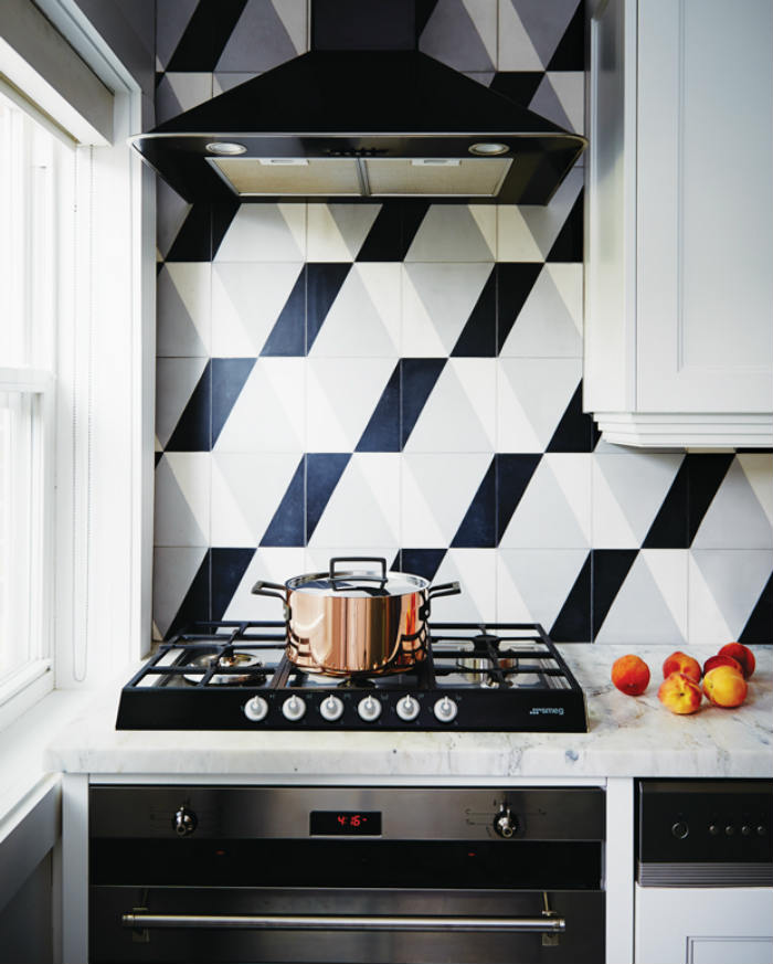 γεωμετρικά πλακάκια με ουδέτερο χρώμα