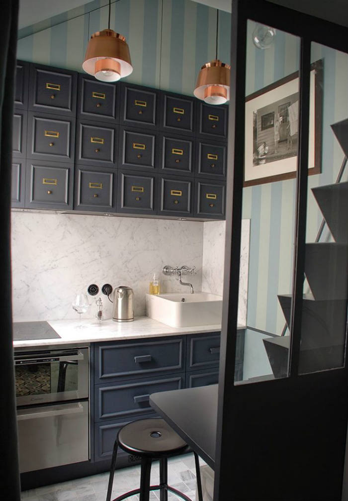 Εξαιρετικά μικρή, αλλά θαυματουργή κουζίνα