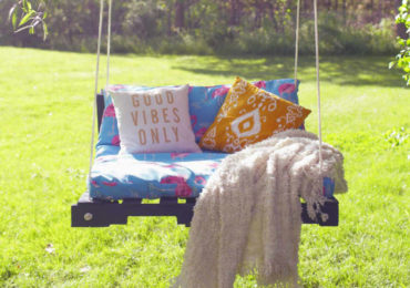 κούνια από παλέτες με σκύρο βερνίκι